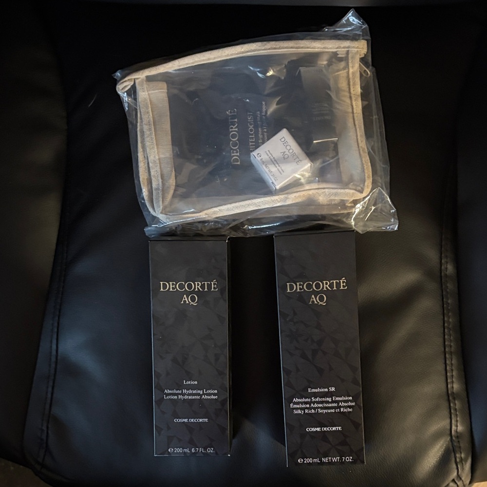 Decorté AQ Skincare Set with Pouch